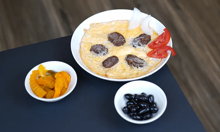 Pastirma with eggs